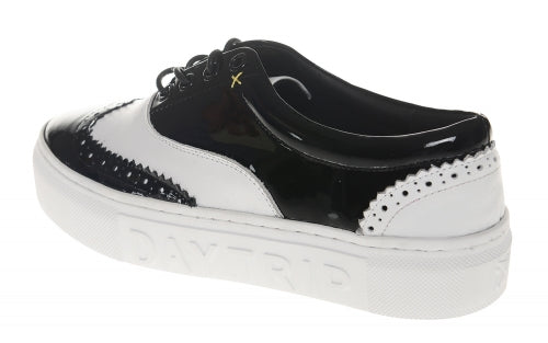 Calfskin Wingtip Sneakers Cristella Black & White