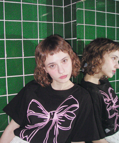 BIG RIBBON LINE T SHIRT BLACK PINK