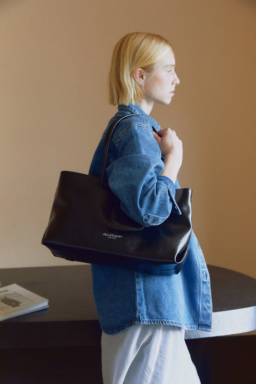 [Jelly Bag] Black Glossy Leather Shoulder and Crossbody Bag (Storage for 15-inch Laptop)