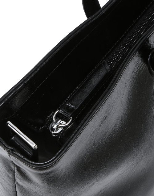 [Jelly Bag] Black Glossy Leather Shoulder and Crossbody Bag (Storage for 15-inch Laptop)