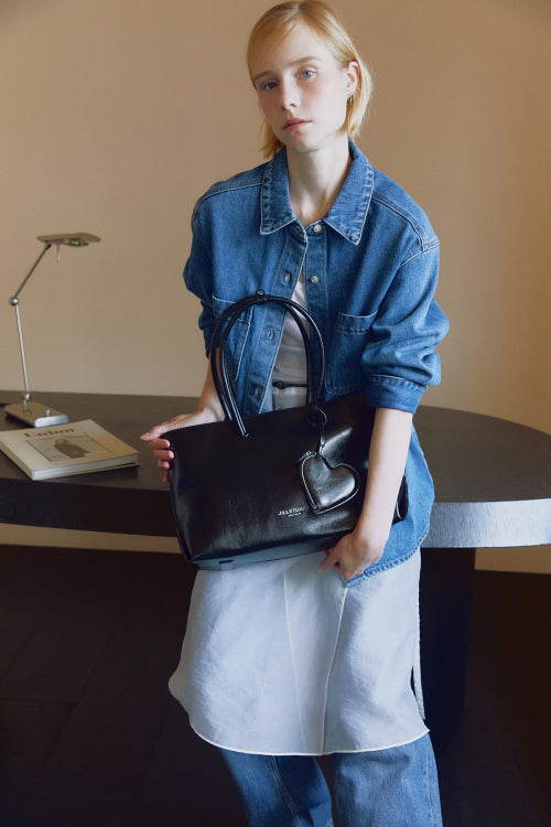 [Jelly Bag] Black Glossy Leather Shoulder and Crossbody Bag (Storage for 15-inch Laptop)